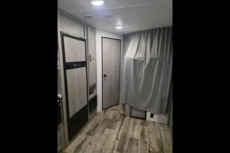 Camping time Coleman Lantern BH263 Travel Trailer