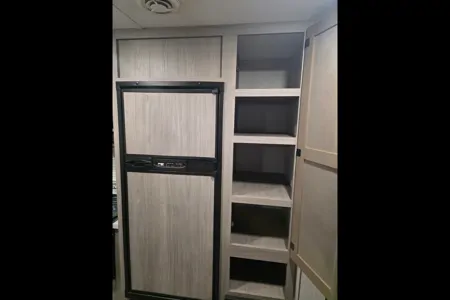 Camping time Coleman Lantern BH263 Travel Trailer