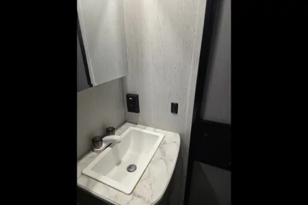 Camping time Coleman Lantern BH263 Travel Trailer