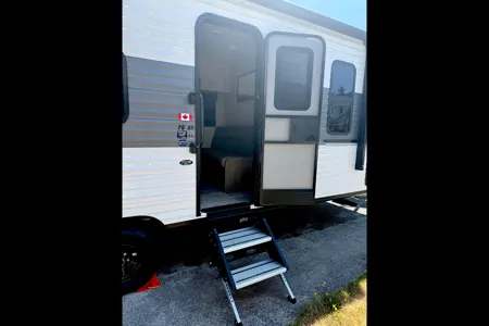 Mackenzie's Highland Ridge RV Open range 26BH Travel Trailer