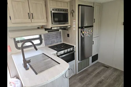 Mini Home on Wheels - 24' Forest River Coachmen Catalina Travel Trailer