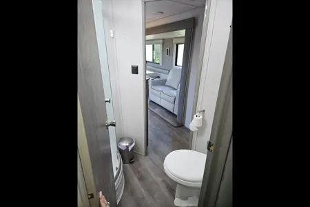 Mini Home on Wheels - 24' Forest River Coachmen Catalina Travel Trailer