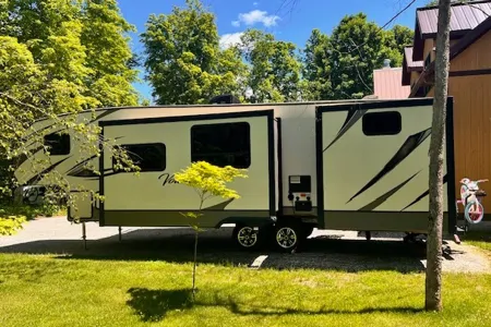 Jess's Crossroads Volante 310BH Fifth Wheel