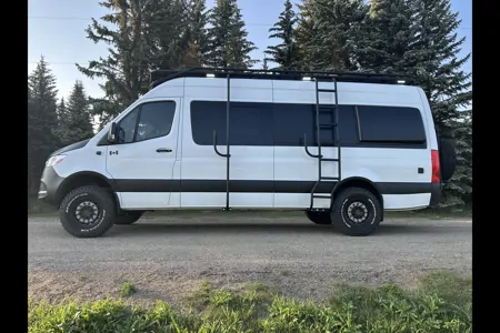 David's Luxury Mercedes-Benz Sprinter 170 4x4 Campervan