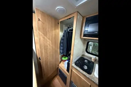 Tony's Gulf Stream Innsbruck Superlite 16bhc Travel Trailer