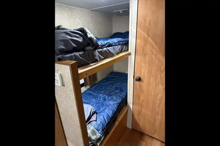 Tony's Gulf Stream Innsbruck Superlite 16bhc Travel Trailer