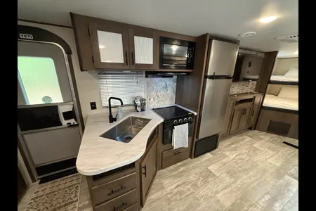 Prime Time AVENGER 27dbs Travel Trailer