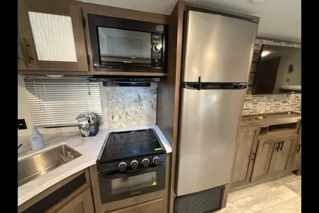 Prime Time AVENGER 27dbs Travel Trailer