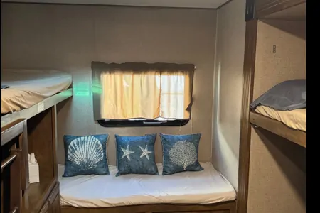 Rusty’s Crossroads Zinger Travel Trailer 37’