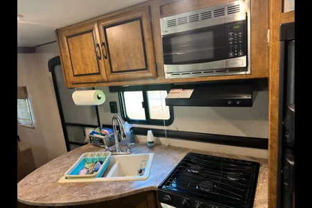 Rusty’s Crossroads Zinger Travel Trailer 37’