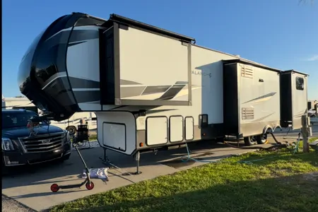 Matt's Keystone Avalanche Fifth Wheel
