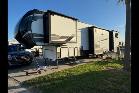Matt's Keystone Avalanche Fifth Wheel