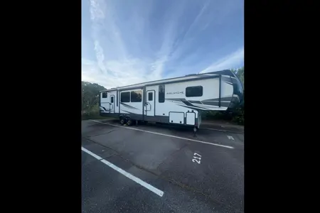 Matt's Keystone Avalanche Fifth Wheel