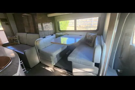 Luxury 2022 Mercedes Jayco Melbourne Prestige (Pet Friendly) WiFi, Exclusive Features