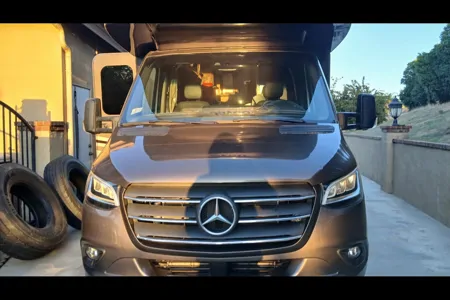 Luxury 2022 Mercedes Jayco Melbourne Prestige (Pet Friendly) WiFi, Exclusive Features