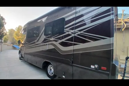 Luxury 2022 Mercedes Jayco Melbourne Prestige (Pet Friendly) WiFi, Exclusive Features