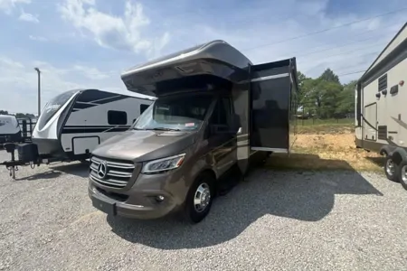 Luxury 2022 Mercedes Jayco Melbourne Prestige (Pet Friendly) WiFi, Exclusive Features