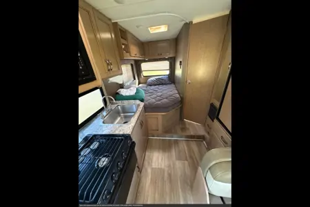 MARK's Thor Motor Coach four winds Class C