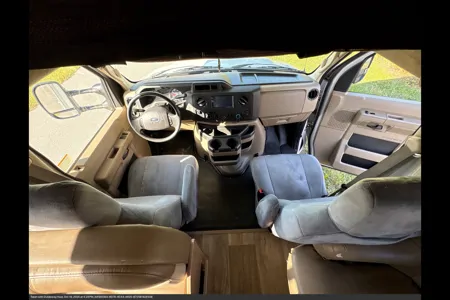 MARK's Thor Motor Coach four winds Class C