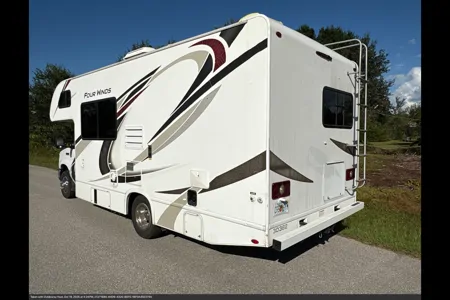 MARK's Thor Motor Coach four winds Class C