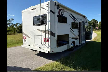MARK's Thor Motor Coach four winds Class C