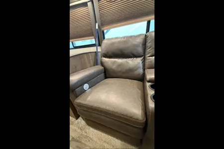 'Clementine' 2020 Keystone Cougar Half ton 34TSB ACO2090