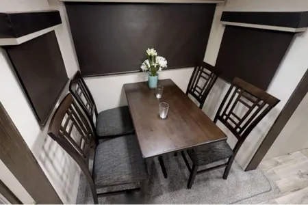 Coonhound RV Hemisphere 378FL  