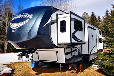 Coonhound RV Hemisphere 378FL  