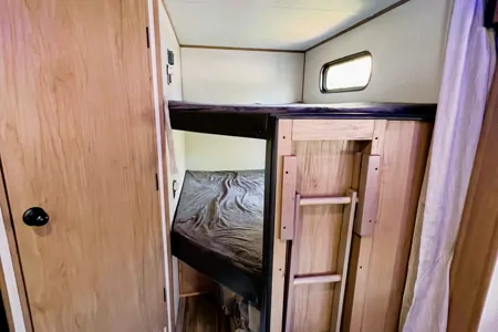 Stan & Kristi’s Alpha Wolf 23DBH-L Travel Trailer
