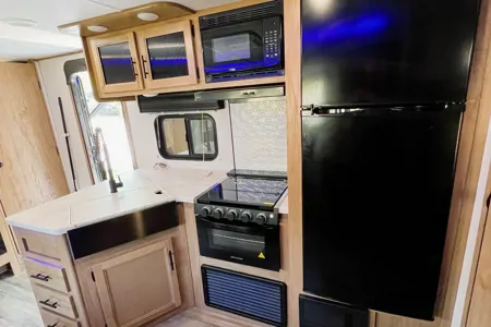 Stan & Kristi’s Alpha Wolf 23DBH-L Travel Trailer