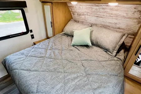 Stan & Kristi’s Alpha Wolf 23DBH-L Travel Trailer