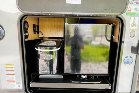 Stan & Kristi’s Alpha Wolf 23DBH-L Travel Trailer