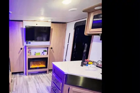 Stan & Kristi’s Alpha Wolf 23DBH-L Travel Trailer