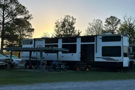 The Roaming RV Cottage