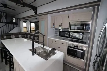 The Roaming RV Cottage