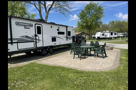 Bloom en Route Travel Trailer