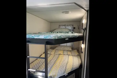 Bloom en Route Travel Trailer