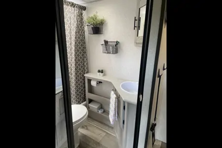 Bloom en Route Travel Trailer