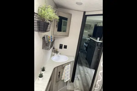 Bloom en Route Travel Trailer