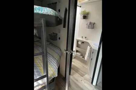 Bloom en Route Travel Trailer