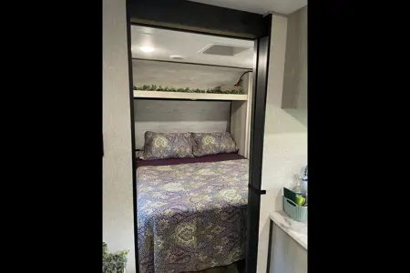 Bloom en Route Travel Trailer