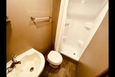 25 WINNIE-SLEEPS 8 - SOLAR - COUCH & DINETTE-2 QUEEN Bed! WiFi-Budget Family RV