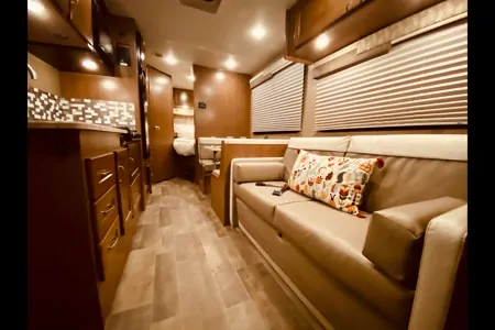 25 WINNIE-SLEEPS 8 - SOLAR - COUCH & DINETTE-2 QUEEN Bed! WiFi-Budget Family RV