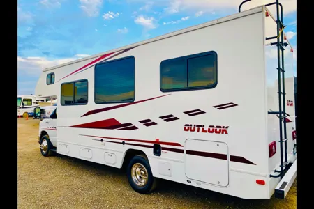 25 WINNIE-SLEEPS 8 - SOLAR - COUCH & DINETTE-2 QUEEN Bed! WiFi-Budget Family RV
