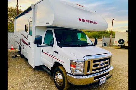 25 WINNIE-SLEEPS 8 - SOLAR - COUCH & DINETTE-2 QUEEN Bed! WiFi-Budget Family RV