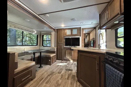 Alpine's RV Cottage