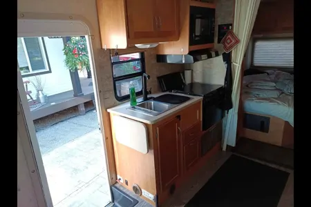 Sandhuz Ford E450 Sunseeker Class C