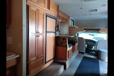 Sandhuz Ford E450 Sunseeker Class C