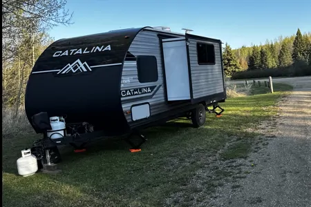 2024 Coachmen Catalina 184BHS • Off-Grid Family Bunkhouse w/ 300W Solar Lithium | Delivery & Setup