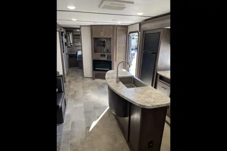 Cesar's Coleman Lantern 337BH Travel Trailer